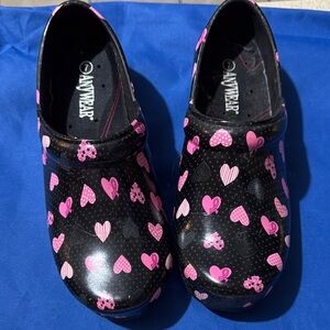 Heart Print Clogs